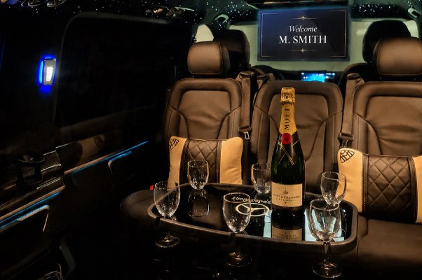 Interieur Mercedes avec chauffeur prive, confort et discretion